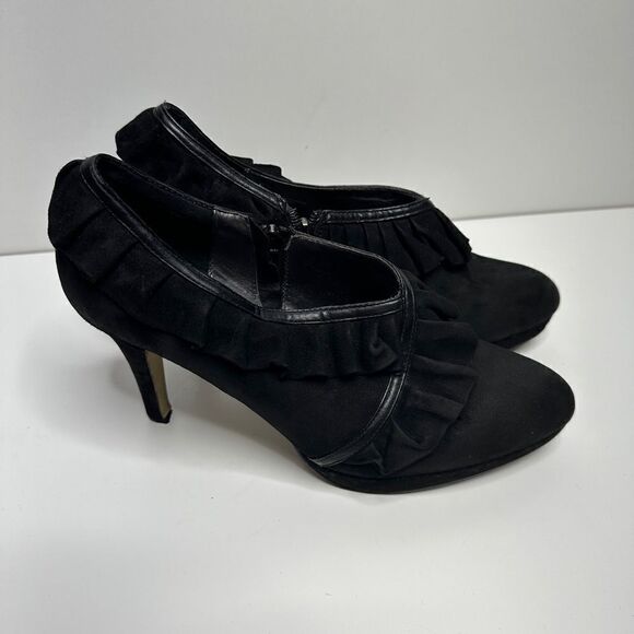 ADRIENNE VITTADINI Black Suede Ruffle Heels,‎ Women's Size 9 Booties - Picture 2 of 10